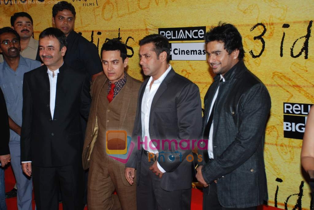 Aamir Khan, Salman Khan, Rajkumar Hirani, Madhavan at 3 Idiots premiere in IMAX Wadala, Mumbai on 23rd Dec 2009 