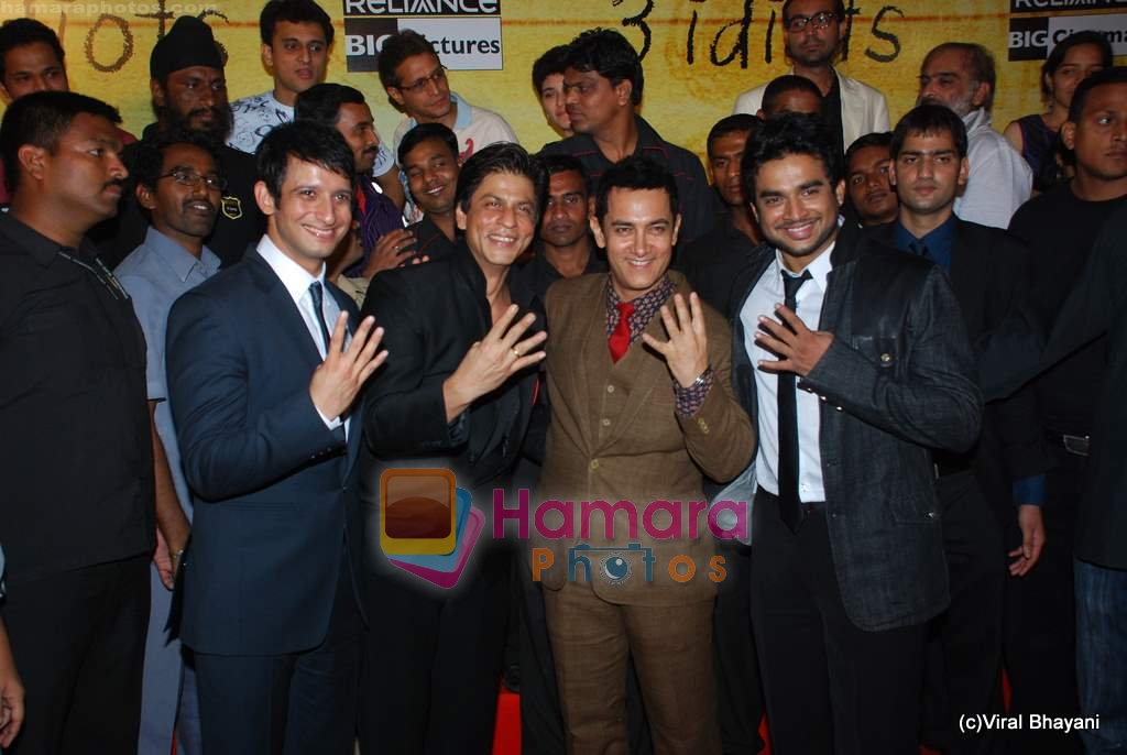 Aamir Khan, Sharman Joshi, Shahrukh Khan, Madhavan at 3 Idiots premiere in IMAX Wadala, Mumbai on 23rd Dec 2009 