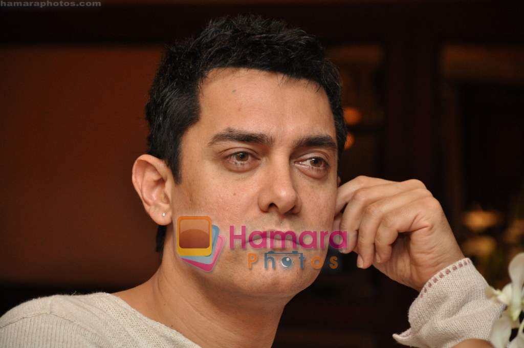 Aamir Khan celebrate Christmas in Taj Land's End on 25th Dec 2009 