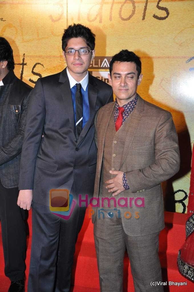 Aamir Khan at 3 Idiots premiere in IMAX Wadala, Mumbai on 23rd Dec 2009 