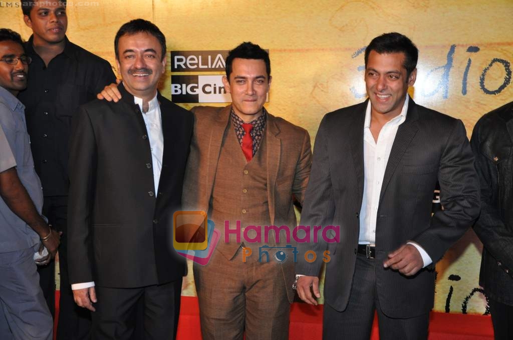 Aamir Khan, Salman Khan, Rajkumar Hirani at 3 Idiots premiere in IMAX Wadala, Mumbai on 23rd Dec 2009 