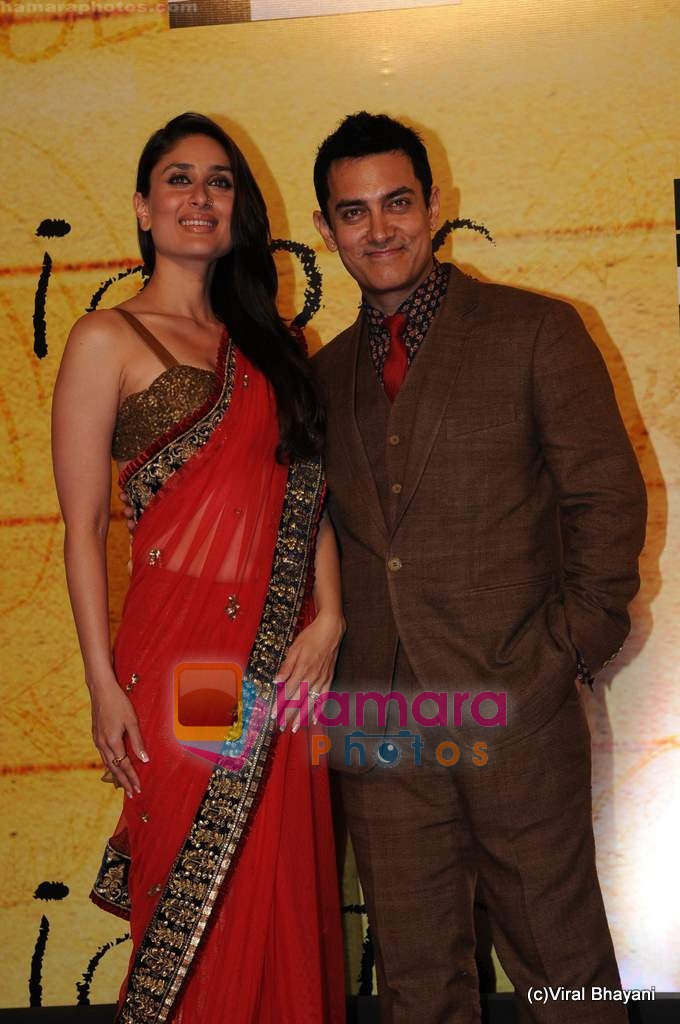 Aamir Khan, Kareena Kapoor at 3 Idiots premiere in IMAX Wadala, Mumbai on 23rd Dec 2009 