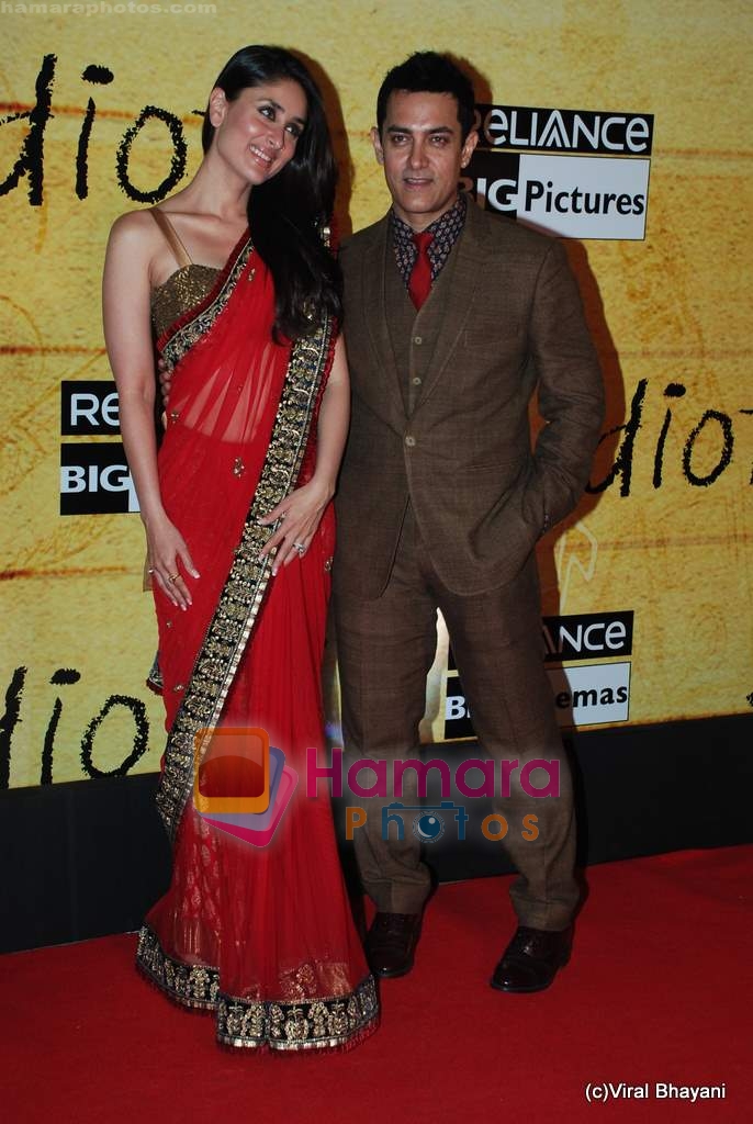 Kareena Kapoor, Aamir Khan at 3 Idiots premiere in IMAX Wadala, Mumbai on 23rd Dec 2009 