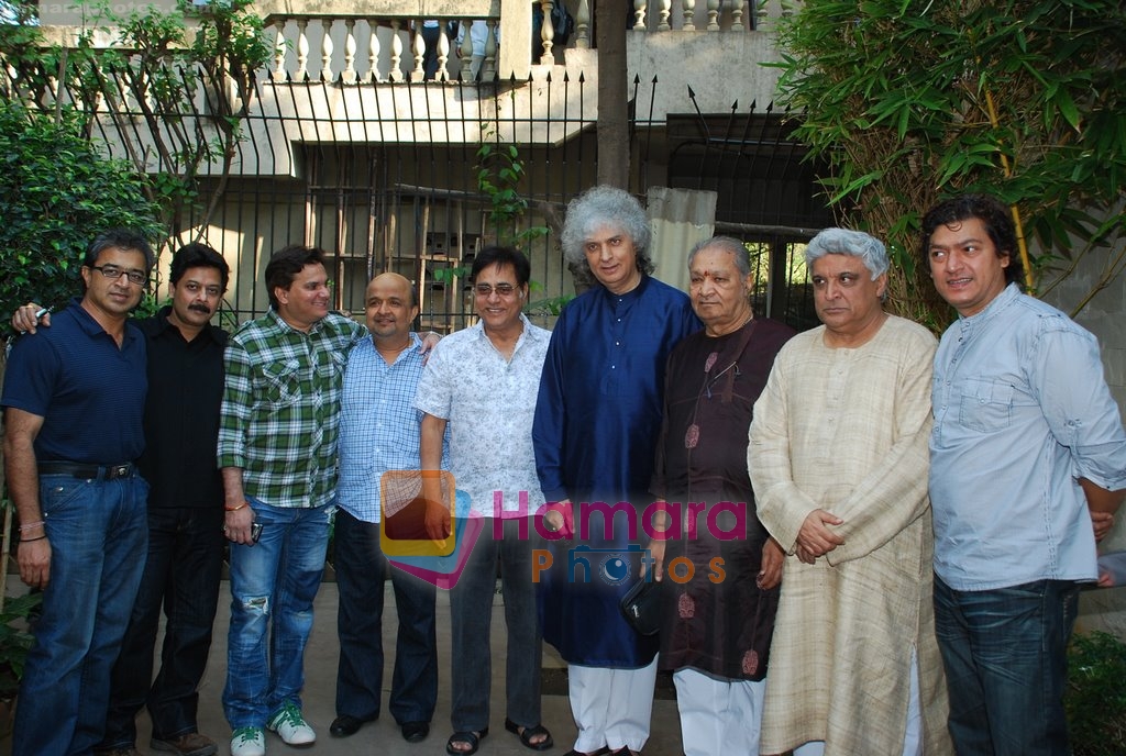Vishal Dadlani, Sameer, Sulaiman Merchant, Jagjit Singh, Javed Akhtar, Aadesh Shrivastav, Lalit Pandit at Musicians thank Indian Govt for Royalties in Press Club on 29th Dec 2009 