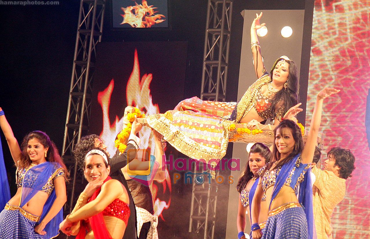 Celina Jaitley performs at Country Club on 31st Dec 2009 