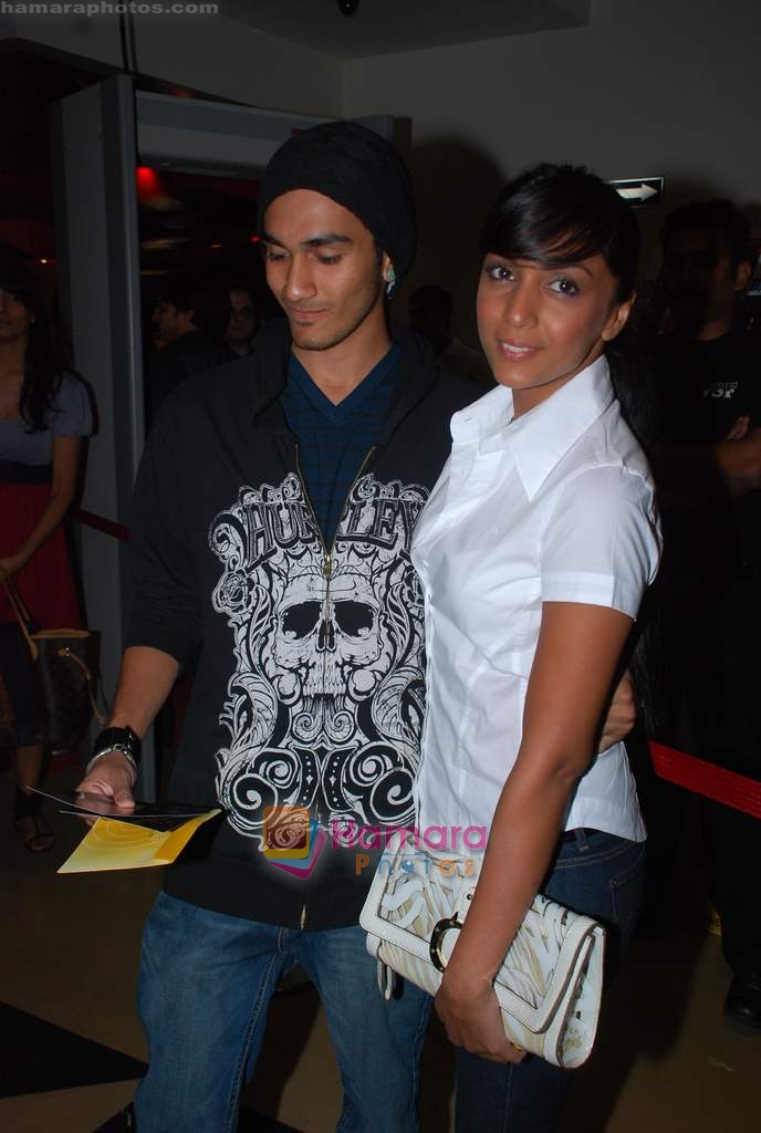 Shweta Salve at Paranormal Activity film premiere in PVR on 5th Jan 2010 