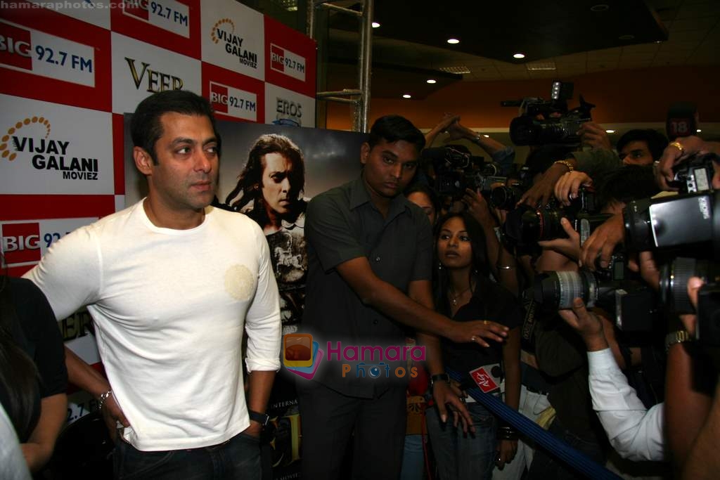 Salman Khan promotes Veer at Big FM in Andheri on 6th Jan 2010 