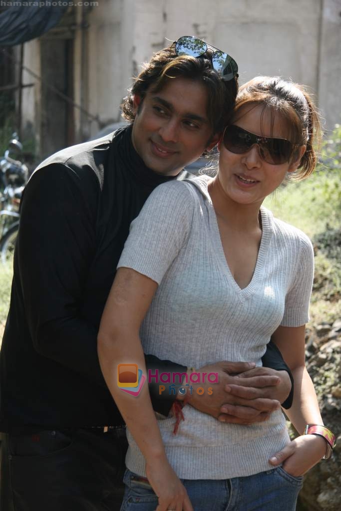Udita Goswami, Anuj Saxena at Chase film on location in Parel on 7th Jan 2010 