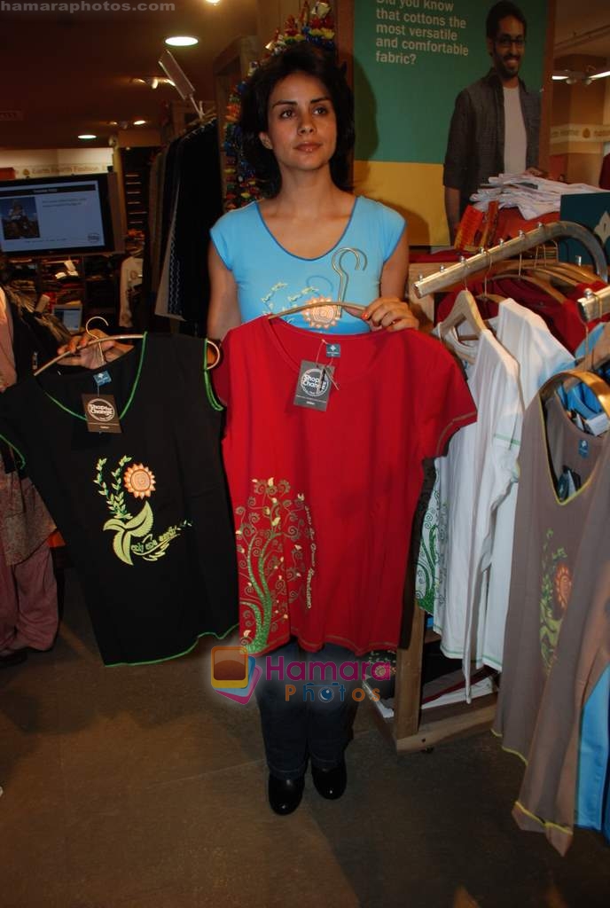 Gul Panag at Mother Earth's tie up with Shop for Change in Soba Central on 7th Jan 2010 