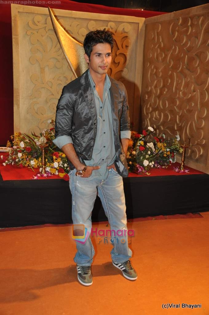 Shahid Kapoor at the Red Carpet of Apsara Awards in Chitrakot Grounds on 8th Jan 2009 