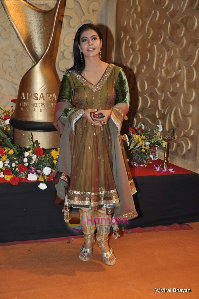 Kajol at the Red Carpet of Apsara Awards in Chitrakot Grounds on 8th Jan 2009 