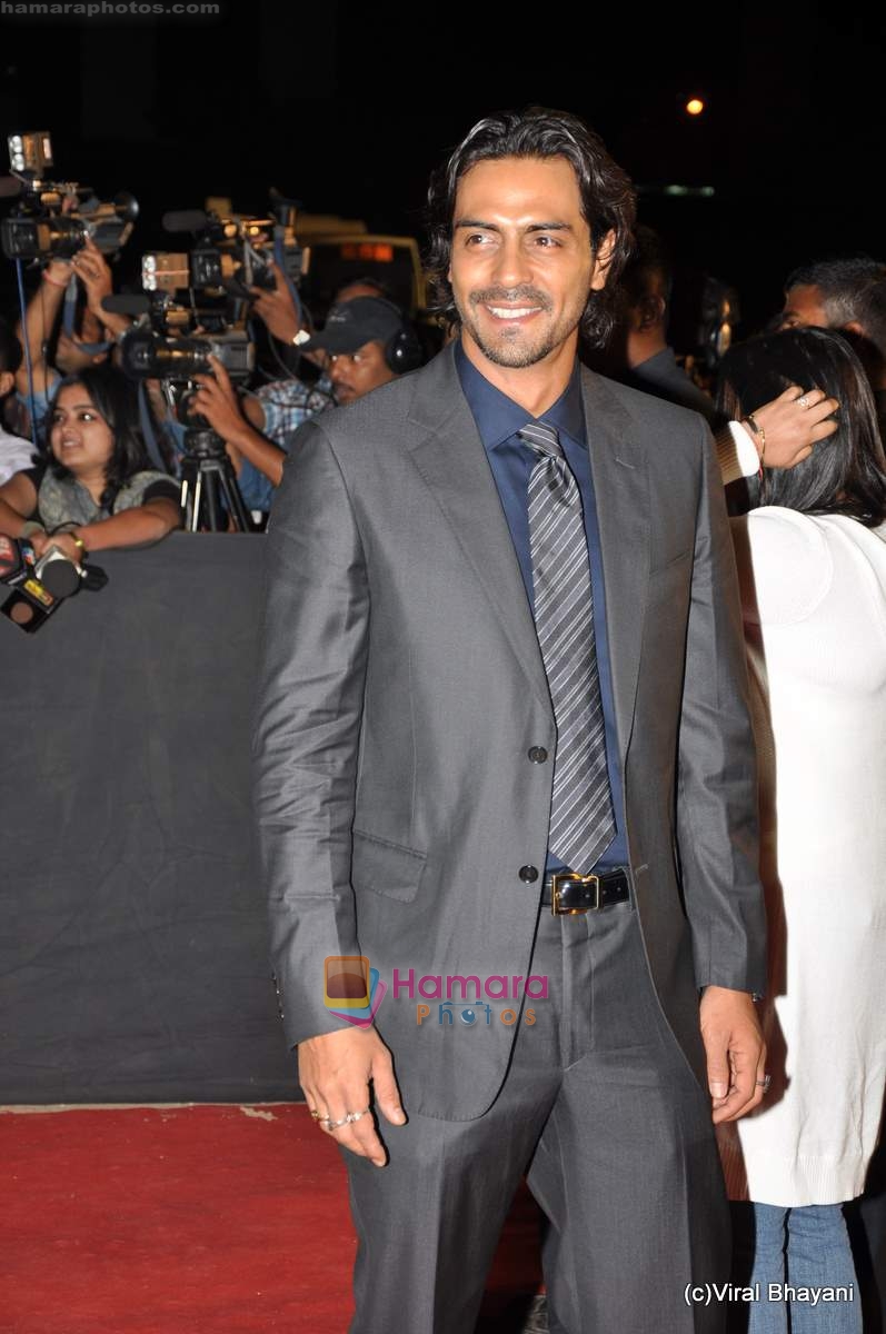 Arjun Rampal at Star Screen Awards red carpet on 9th Jan 2010 
