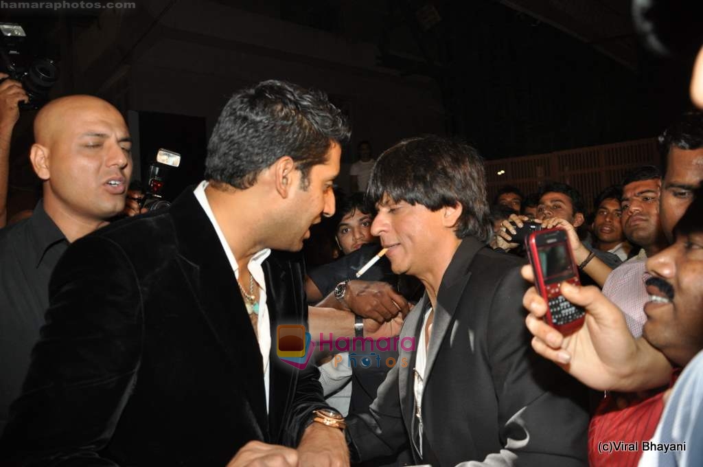 Shahrukh Khan, Abhishek Bachchan at Hrithik Roshan's birthday bash in Aurus on 10th Jan 2010 