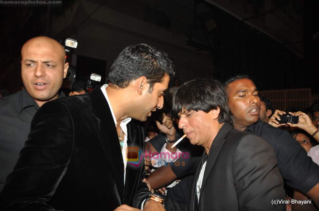 Shahrukh Khan, Abhishek Bachchan at Hrithik Roshan's birthday bash in Aurus on 10th Jan 2010 