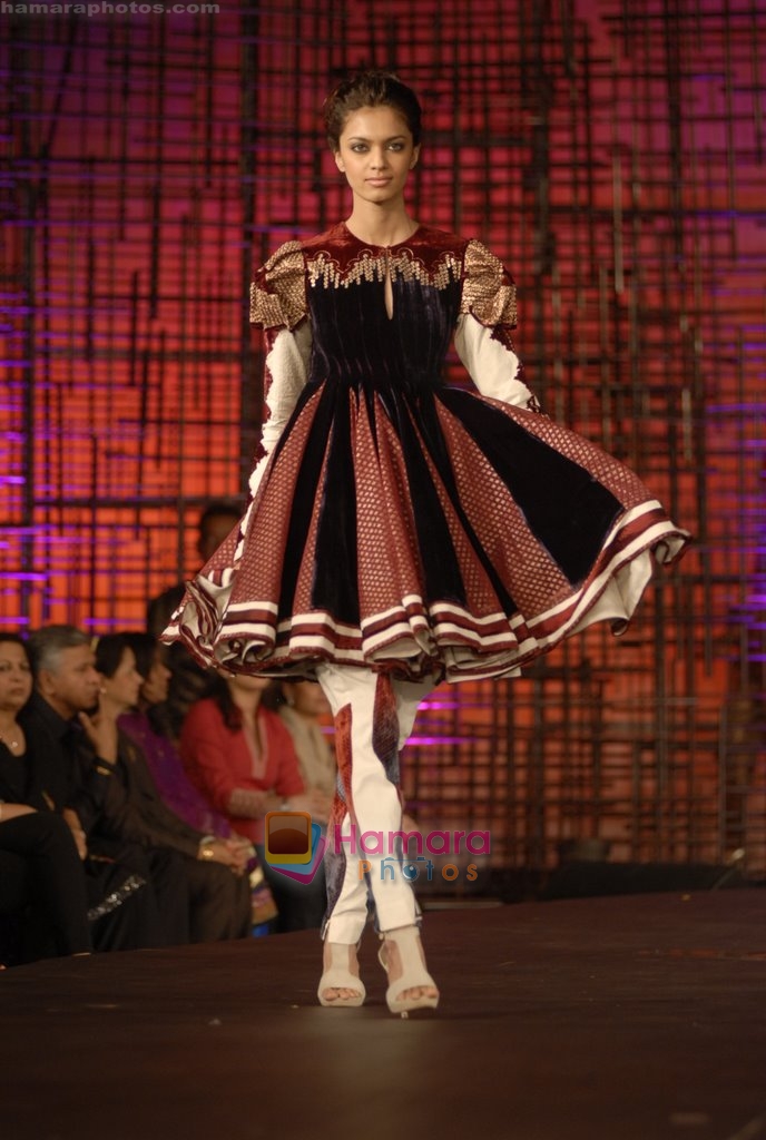 Rohit Bal creates Magical fashion at Chivas Studio in Grand Hyatt, Mumbai on 10th Jan 2010 