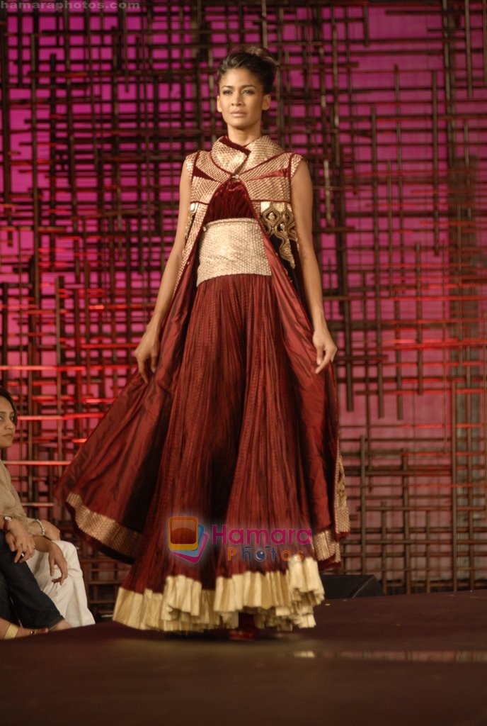 Rohit Bal creates Magical fashion at Chivas Studio in Grand Hyatt, Mumbai on 10th Jan 2010
