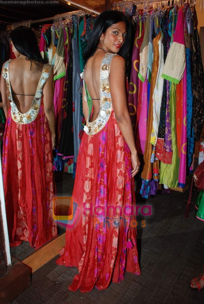 Nina Manuel at Anupama Dayal's collection in Bombay Electric on 12th Jan 2010 