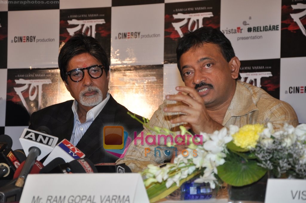 Amitabh Bachchan, Ram Gopal Verma at Rann Media meet in Taj Land's End, Bandra, Mumbai on 12th Jan 2010 