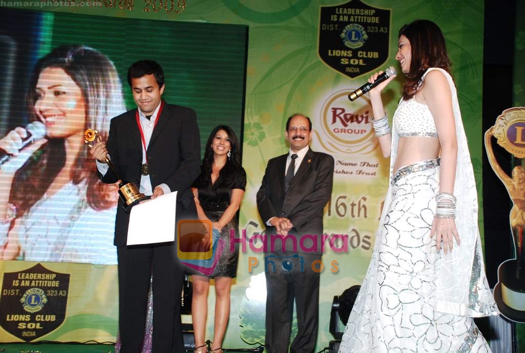 Karishma Tanna at Lions Gold Awards in Bhaidas Hall on 14th Jan 2010 