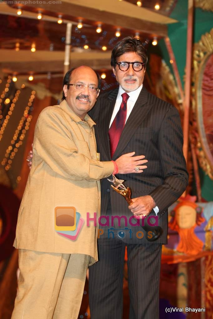 Amitabh Bachchan at Stardust Awards on 17th Jan 2010  