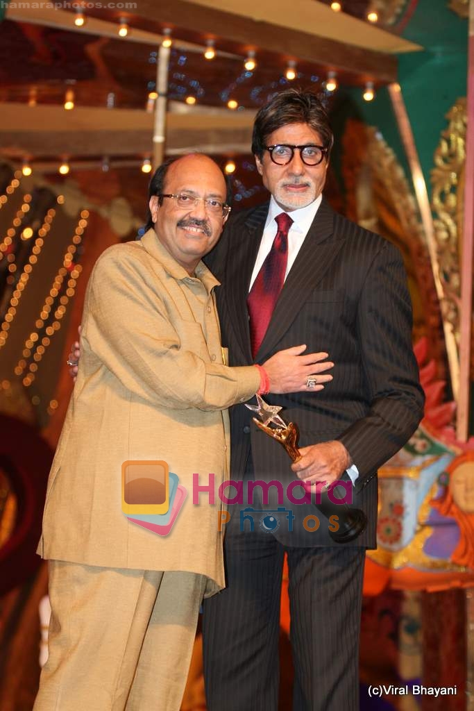 Amitabh Bachchan at Stardust Awards on 17th Jan 2010  
