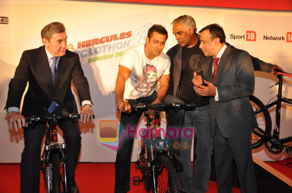 Salman Khan, Eddy merckx at Mumbai Cyclothon Media meet in Trident, Bandra, Mumbai on 18th Jan 2010 