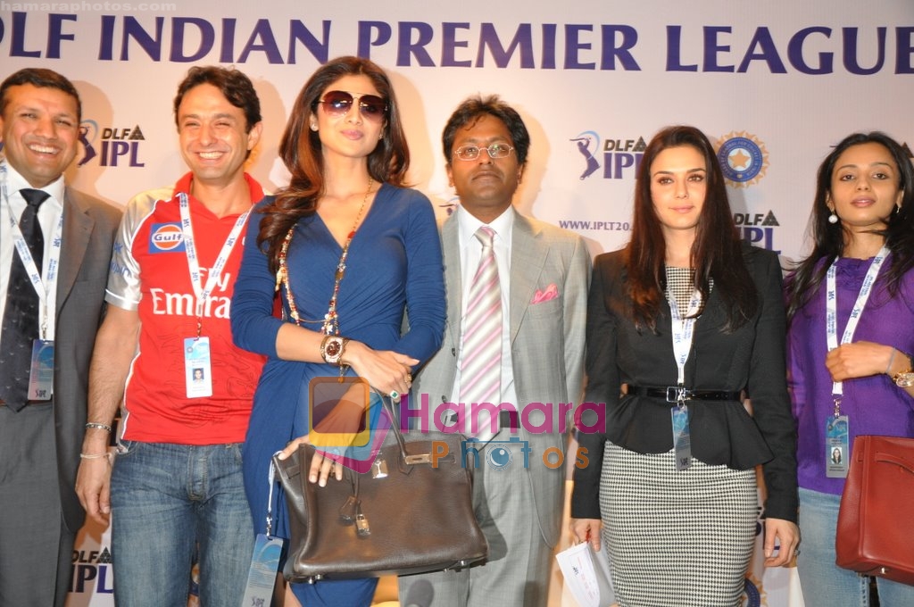 Shilpa Shetty, Preity Zinta, Ness Wadia at IPL Players Auction media meet in Trident, BKC, Mumbai on 19th Jan 2010 