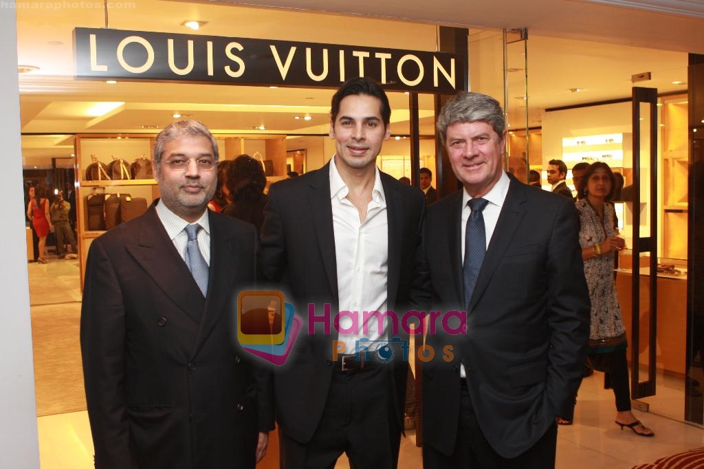 Dino Morea at Louis Vuitton store opneing on 21st Jan 2010 