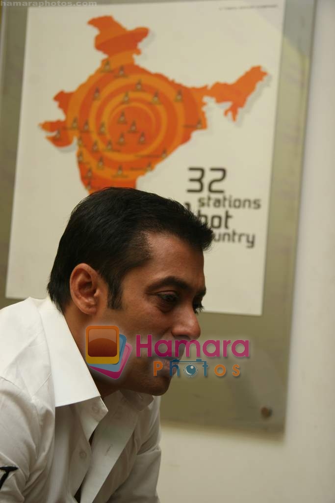 Salman Khan at Radio Mirchi studio in Parel on 21st Jan 2010 