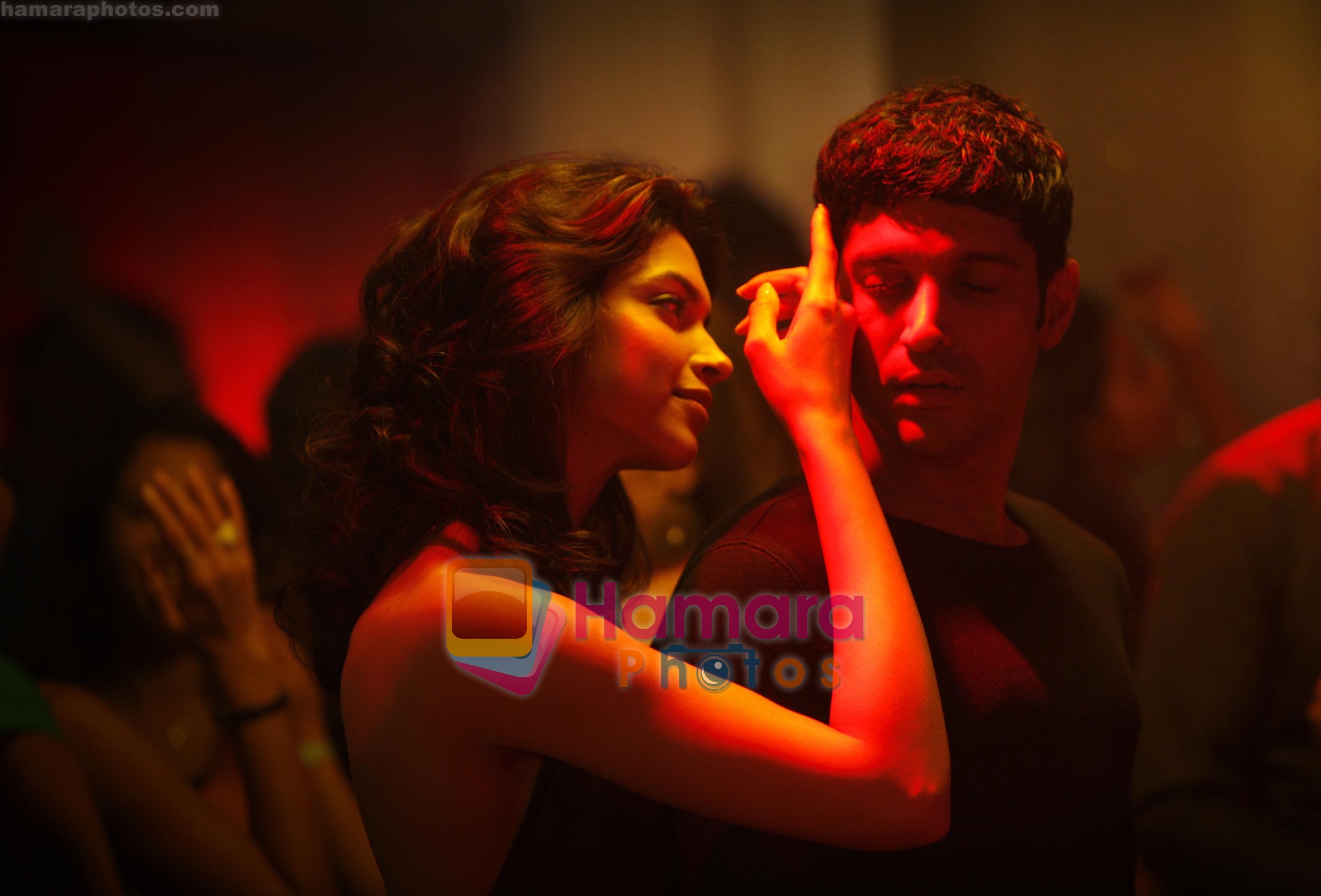 Farhan Akhtar, Deepika Padukone in the still from movie Karthik Calling Karthik 