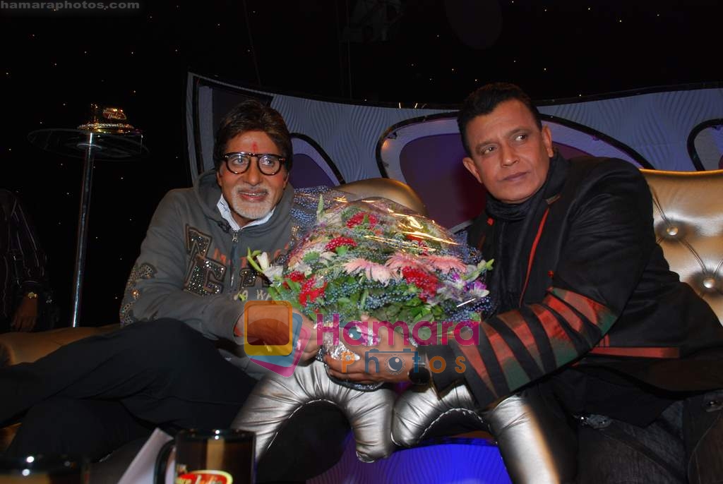 Amitabh Bachchan, Mithun Chakraborty on the sets of Dance India Dance on 25th Jan 2010 