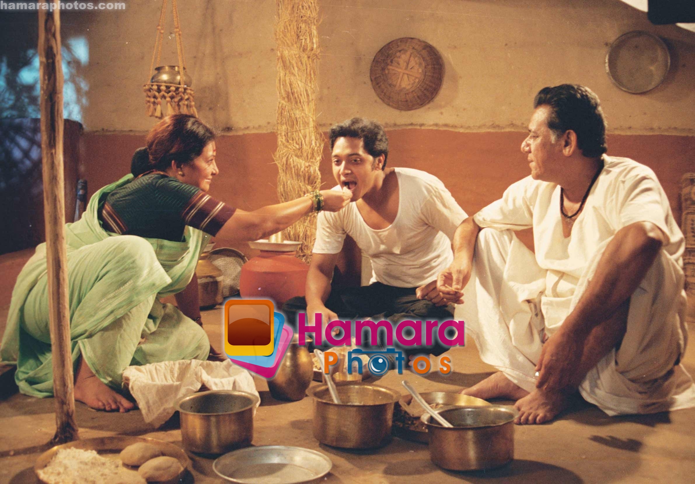 Smita Jayakar, Shreyas Talpade and Om Puri in the still from movie The Hangman