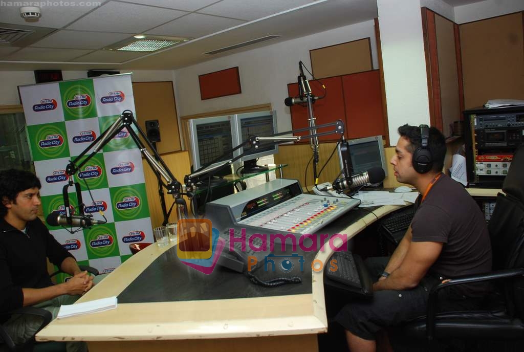 Farhan Akhtar at Radio City studio in Bandra on 28th Jan 2010 