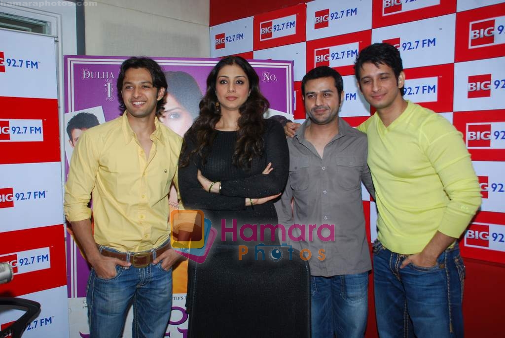 Tabu, Sharman Joshi, Vatsal Seth promotes Toh Baat Pakki film at Big FM on 29th Jan 2010 