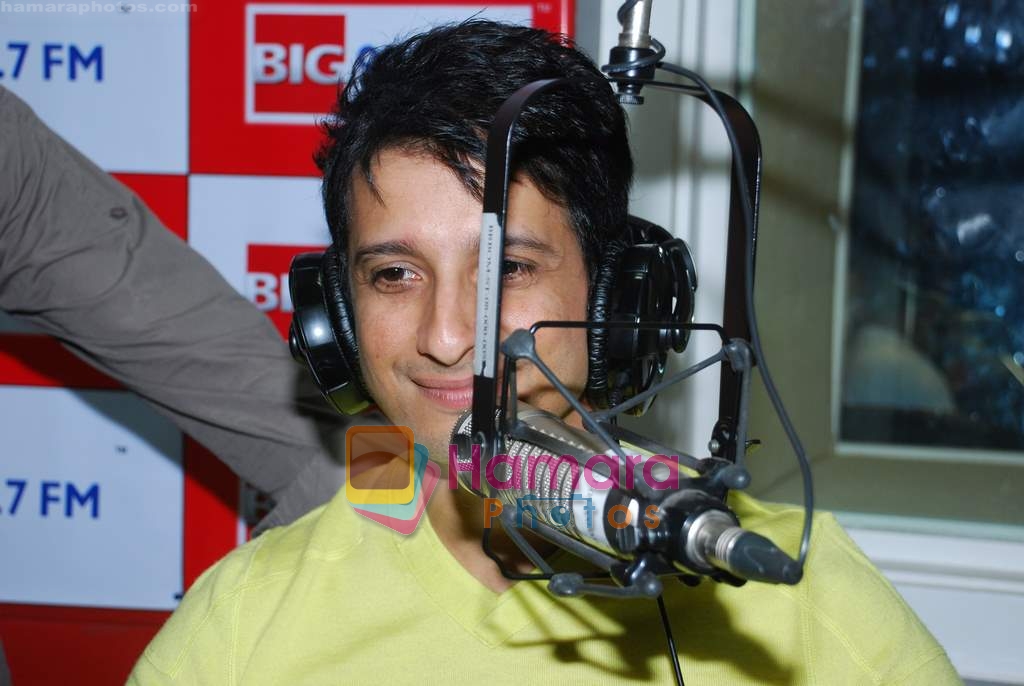 Sharman Joshi promotes Toh Baat Pakki film at Big FM on 29th Jan 2010 