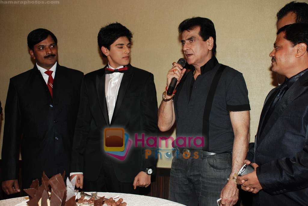 Jeetendra at Red Chillies new discovery actor Harsh Nagar's bash in Novotel, Mumbai on 31st Jan 2010 