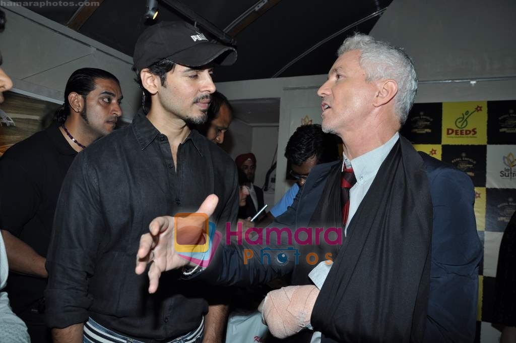Dino Morea at Baz Lahrman and artist Vincent Fantauzzo Classic Tour in Hotel le Sutra on 2nd Jan 2010 