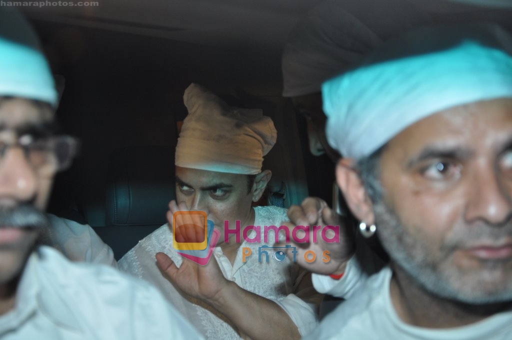 Bollywood pays homage to Aamir Khan's father Tahir Hussain in Bandra, Mumbai on 3rd Feb 2010 