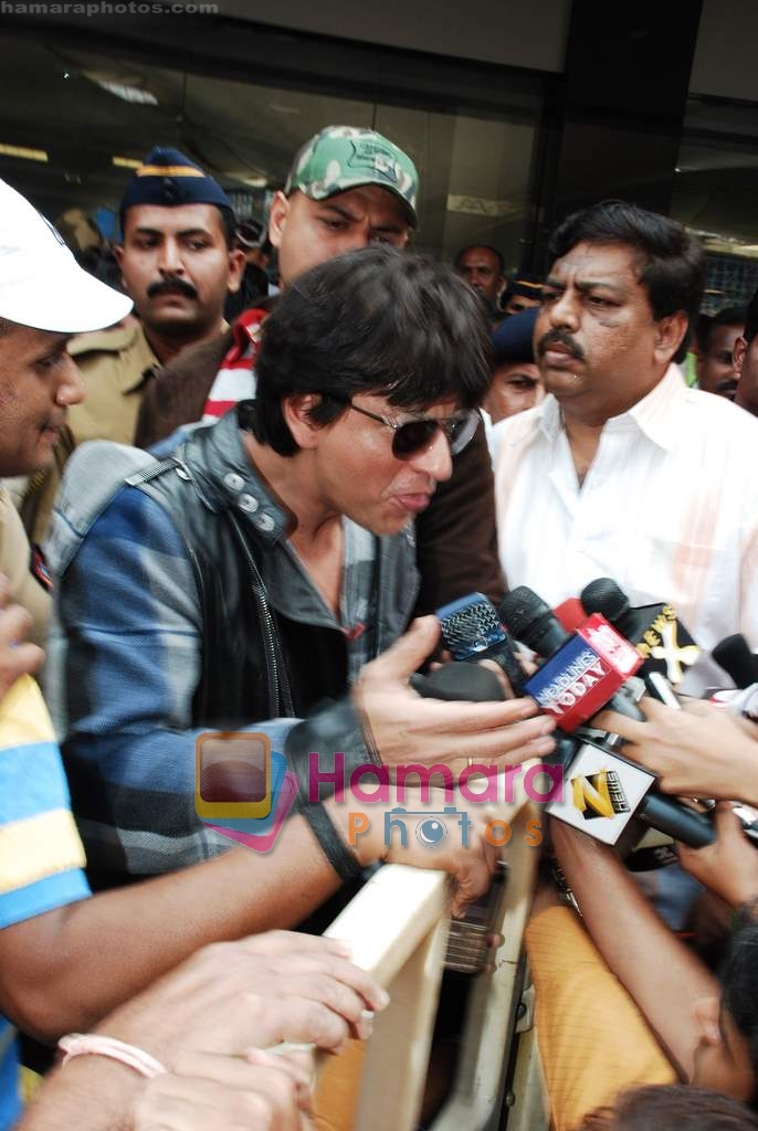 Shahrukh Khan arrive back in Mumbai Airport on 6th Feb 2010 