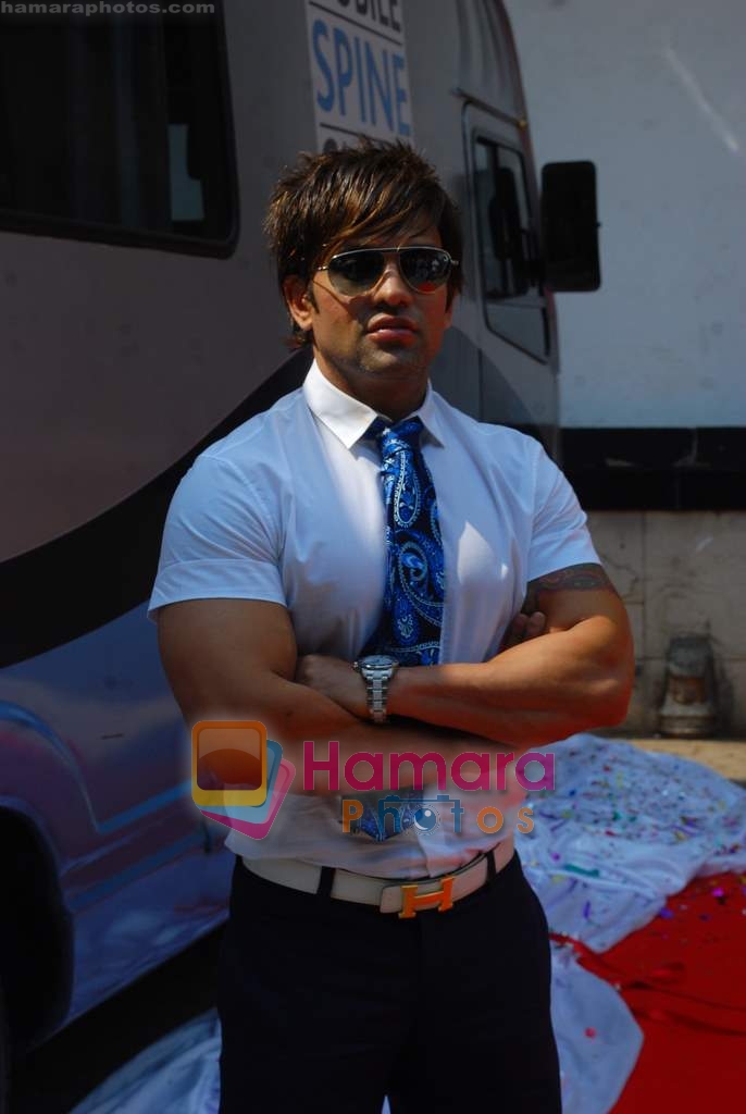 Yash Birla launches India's first mobile Spine Clinic in Worli,  Mumbai on 5th Feb 2010 