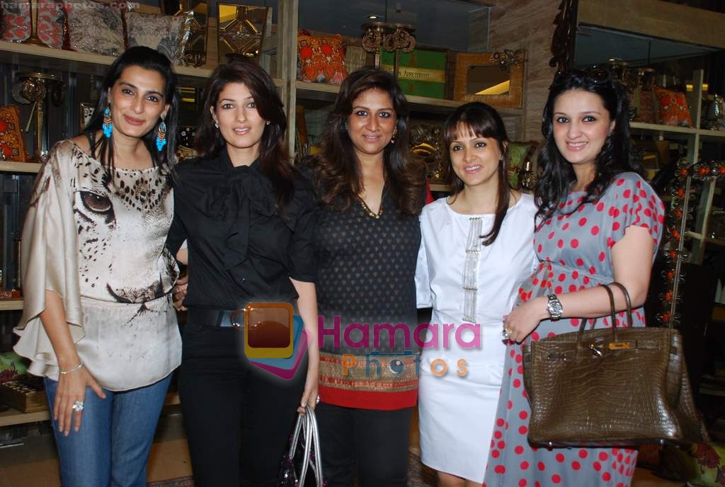 Twinkle Khanna at Araish event in Blue Sea on 9th Feb 2010 
