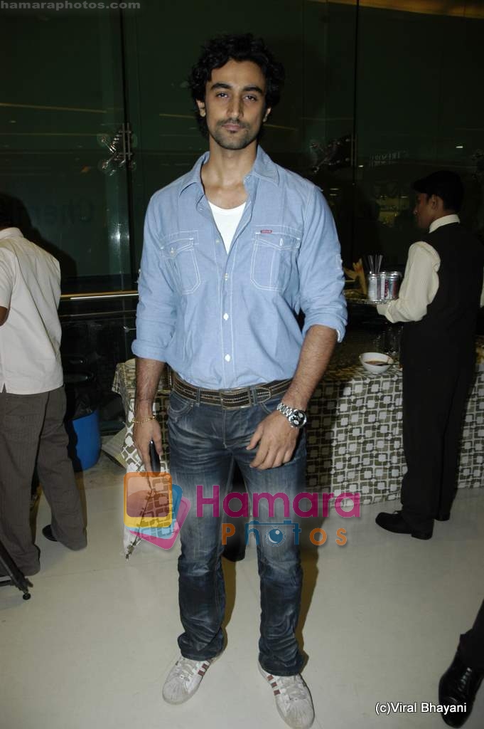Kunal Kapoor at Tresorie store launch in Oberoi Mall on 17th Feb 2010 