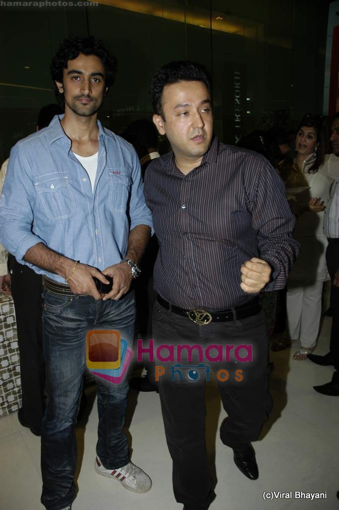Kunal Kapoor at Tresorie store launch in Oberoi Mall on 17th Feb 2010