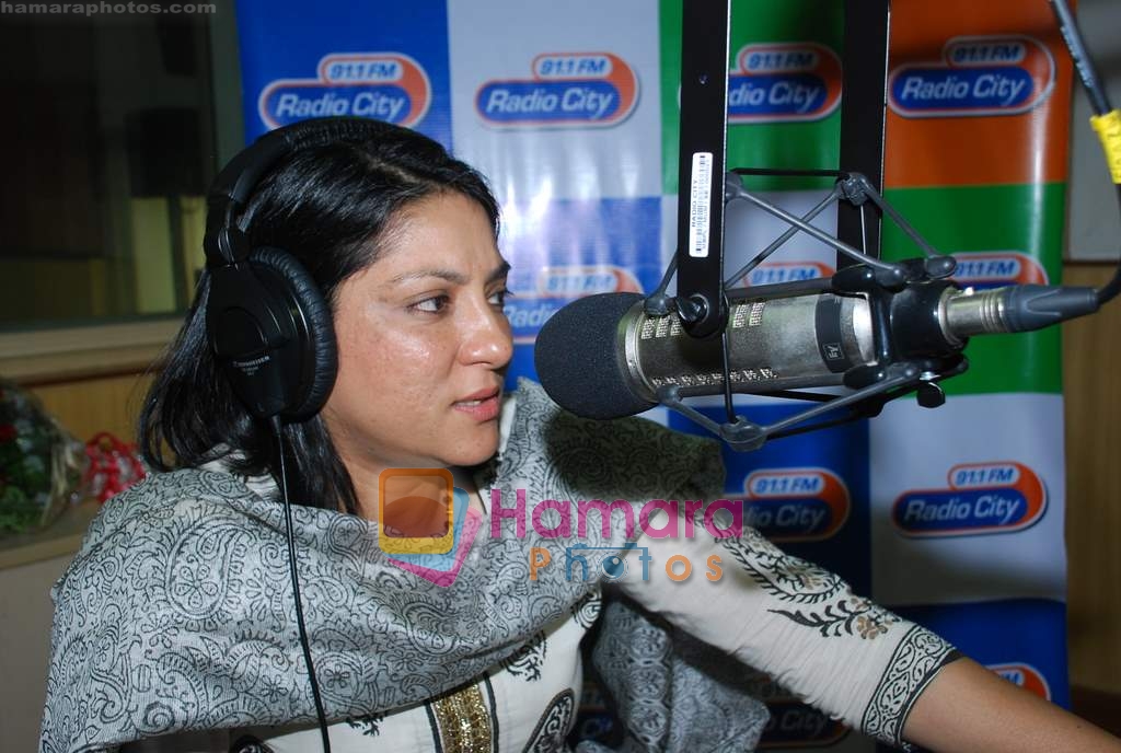 Priya Dutt at Radio City to campaign for no vehicle day in Bandra on 19th Feb 2010 