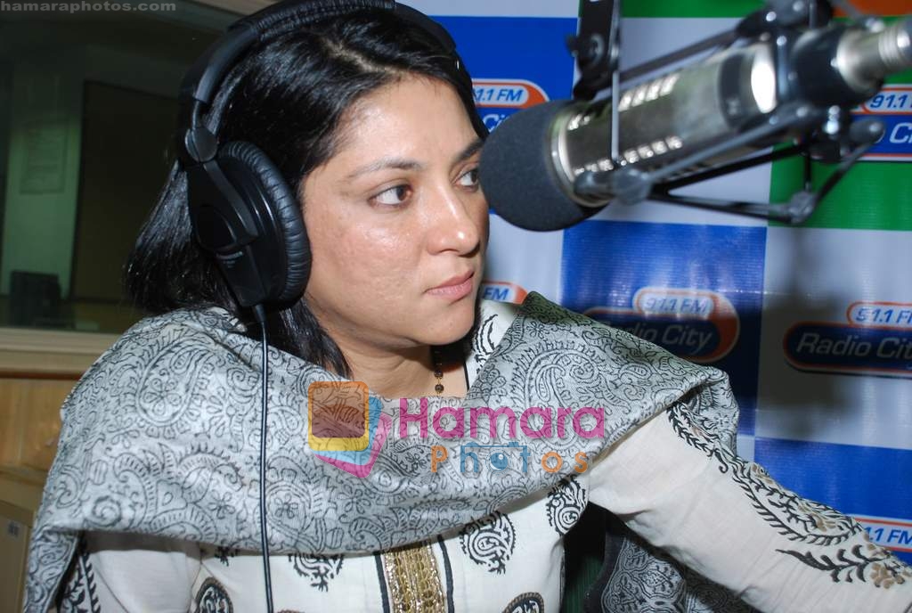 Priya Dutt at Radio City to campaign for no vehicle day in Bandra on 19th Feb 2010 