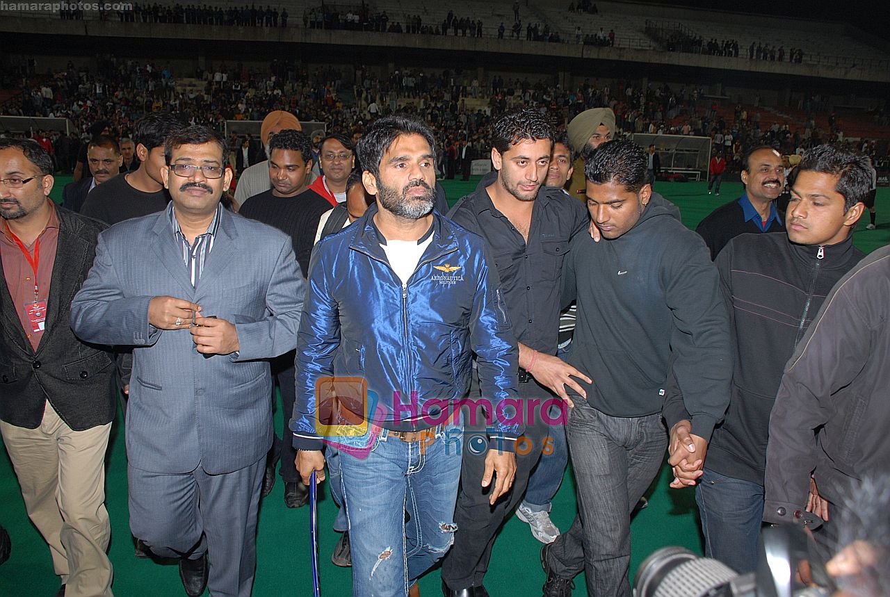 sunil shetty, A Mahesh Reddy at AMR Foundation charity event in Chandigarh on 20th Feb 2010 