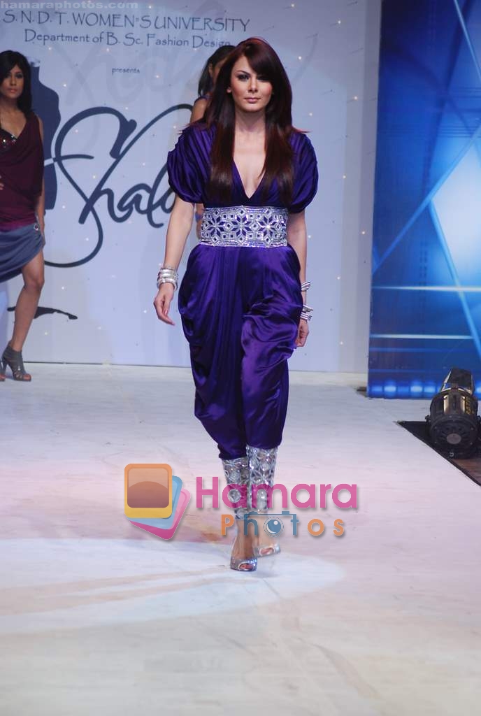 Aanchal Kumar walk on the ramp for SNDT show choreographed by Elric Dsouza in St Andrews Auditorium on 23rd Feb 2010 
