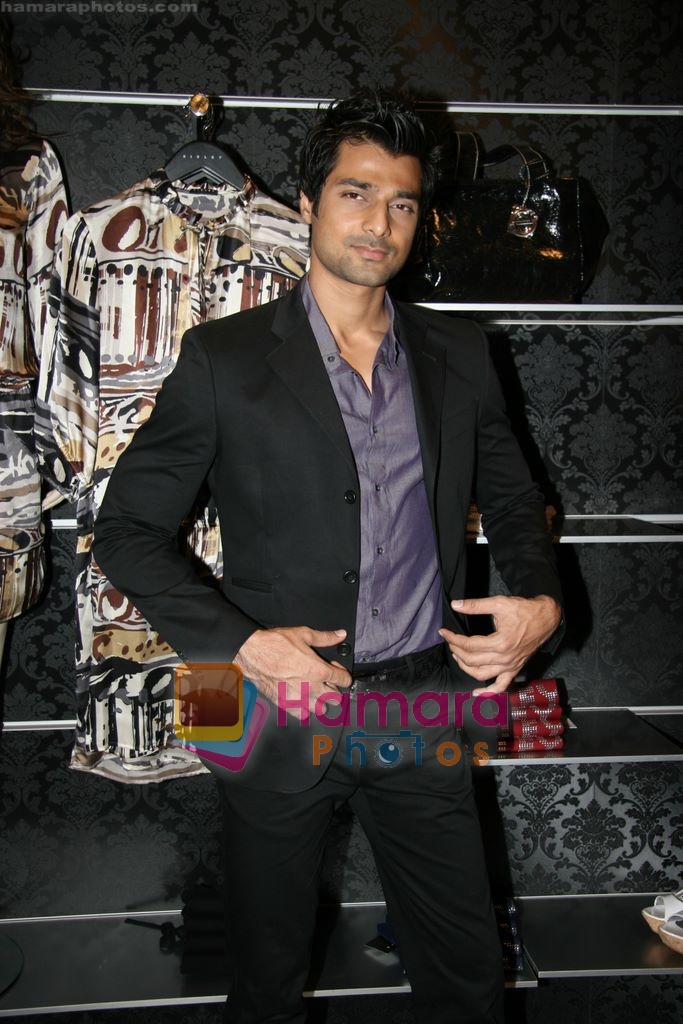 Hanif Hilal at the launch of Sisley's Spring Summer Collection in Palladium, Mumbai on 23rd Feb 2010 