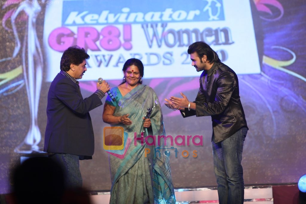 Arya Babbar at Gr8 Women's Achievers Awards 2010 in ITC Grand Maratha on 26th Feb 2010 