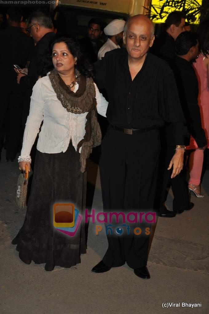 Mukesh Bhatt at Filmfare Awards red carpet on 27th Feb 2010 
